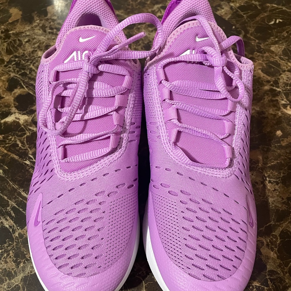 NWOT Nike Air 270!